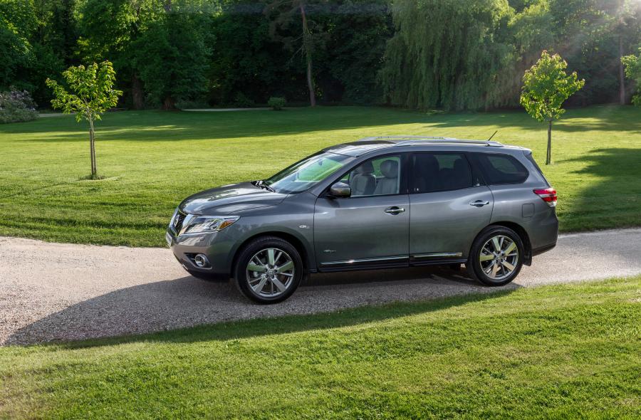  Nissan Pathfinder Hybrid 2015 года  (фото 12 из 29)
